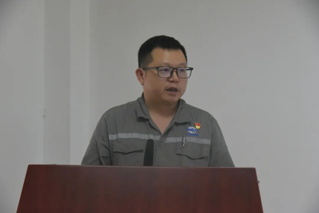副总经理刘如球宣读表彰决定