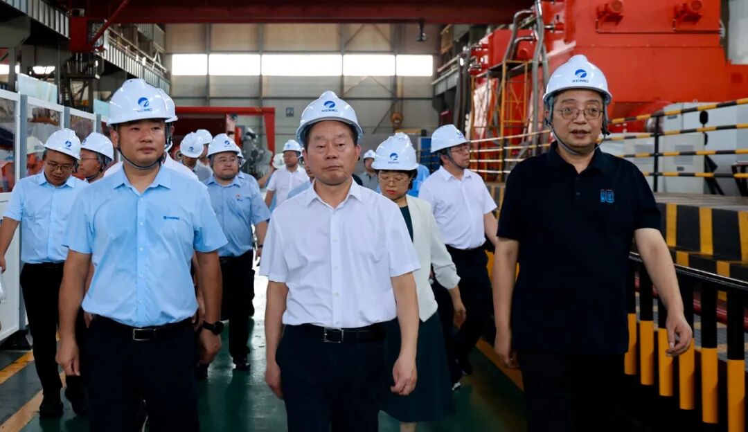湖南省政协副主席、省工程机械产业链链长何寄华来调研“陆机下海”工作